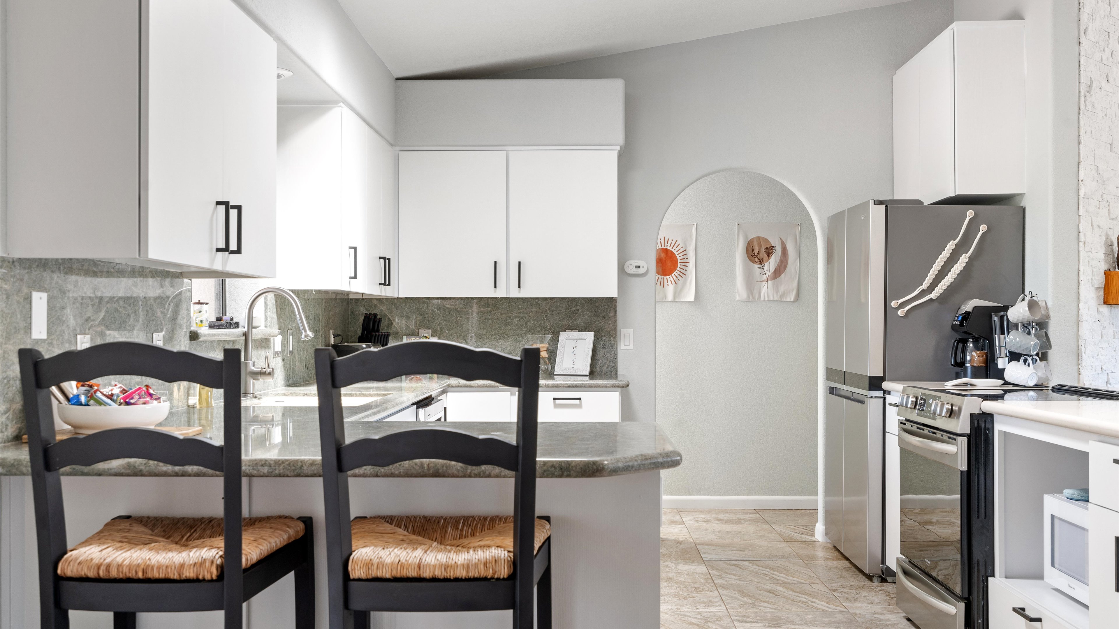 Second bedroom with sitting chairs and red rock views