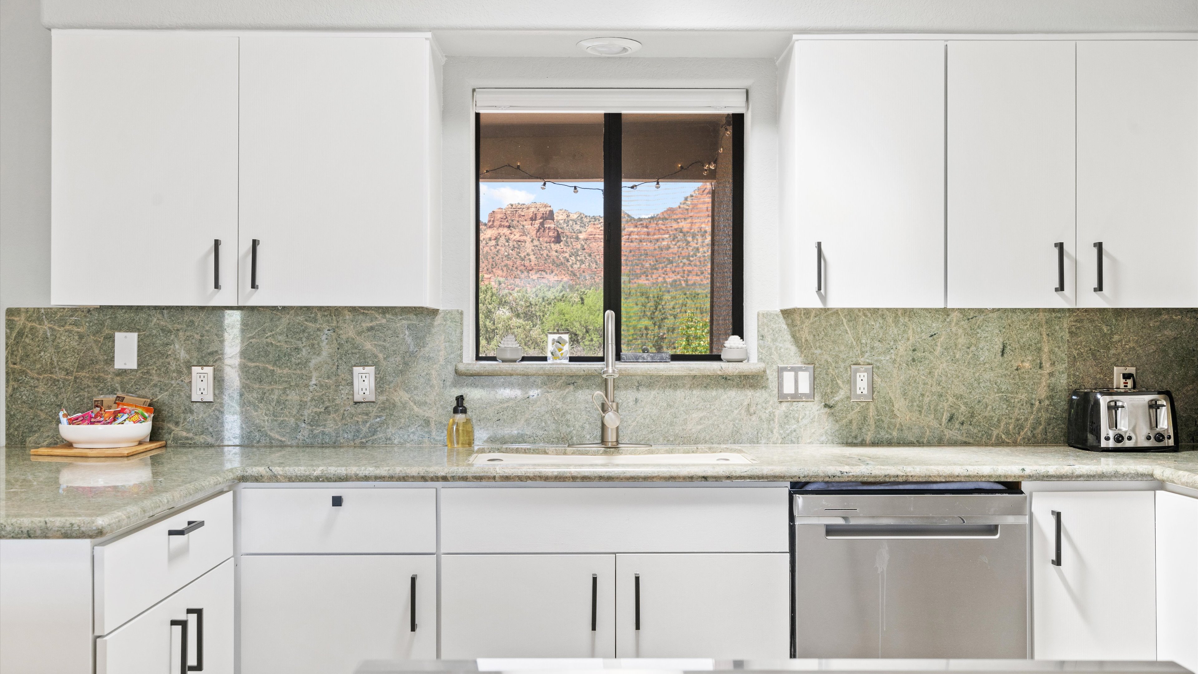 Second bedroom details