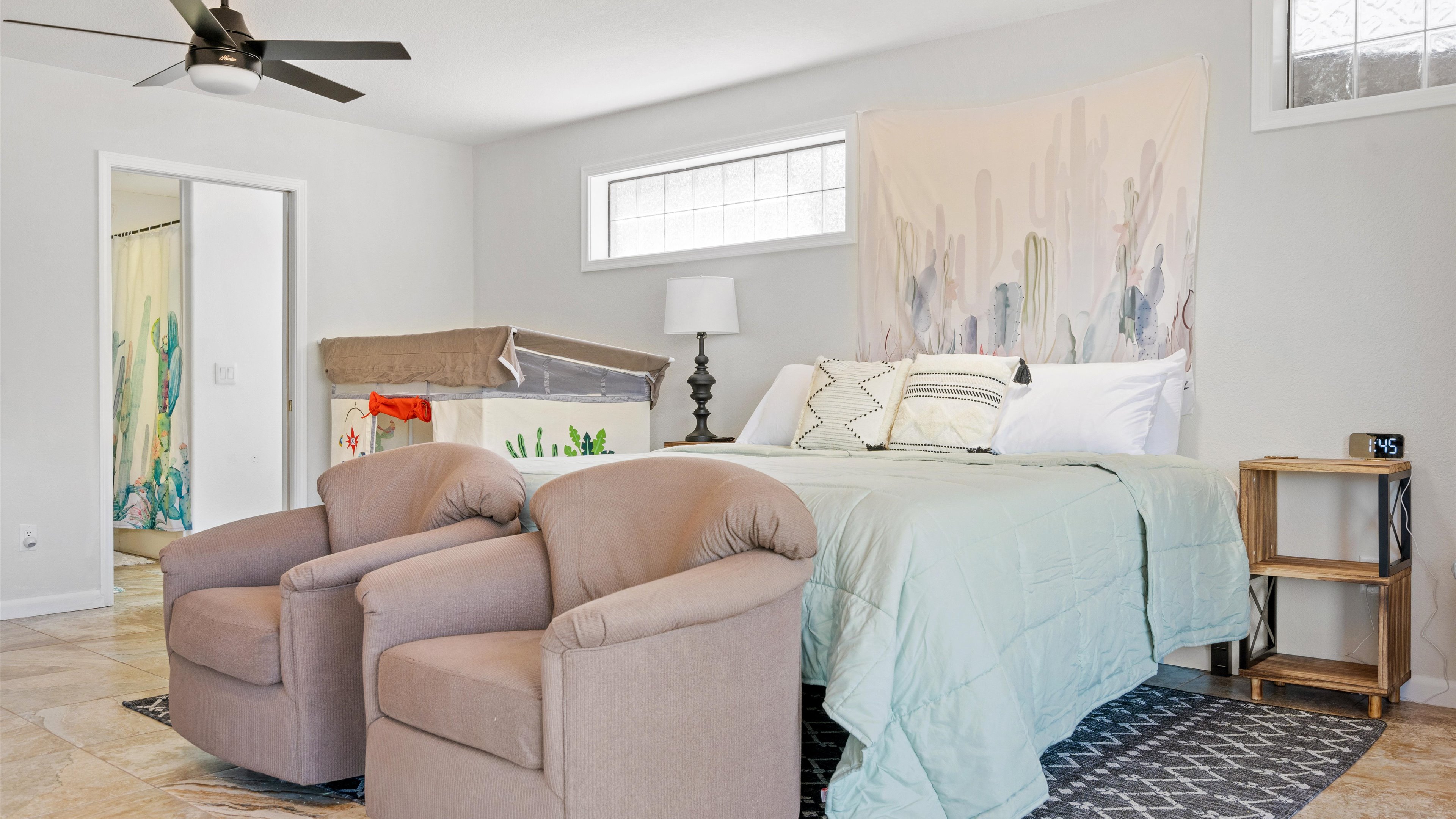 Entry way and private entrance